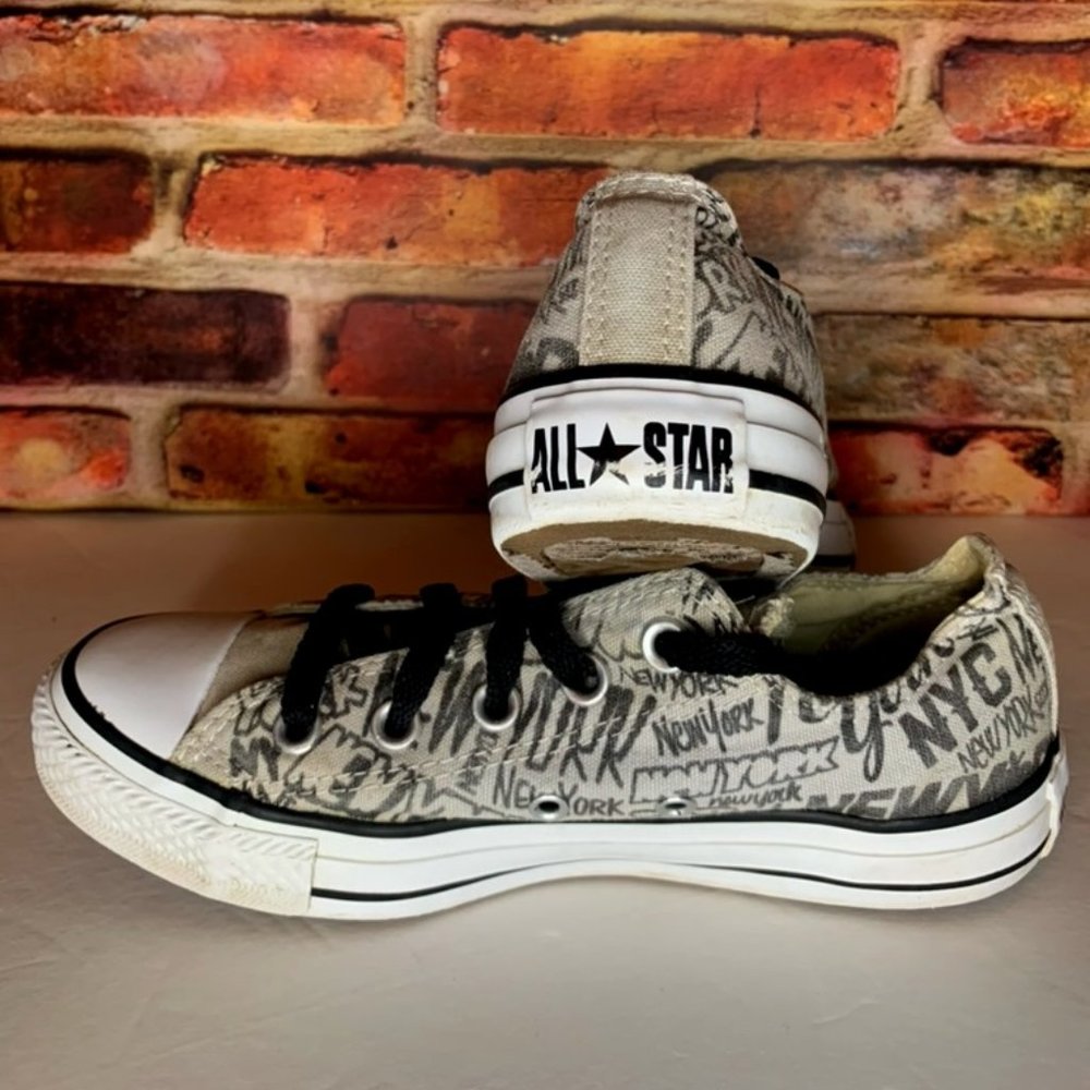 Chuck Taylor 'NYC' All-Star Lows - Men size 4 / Women size 6